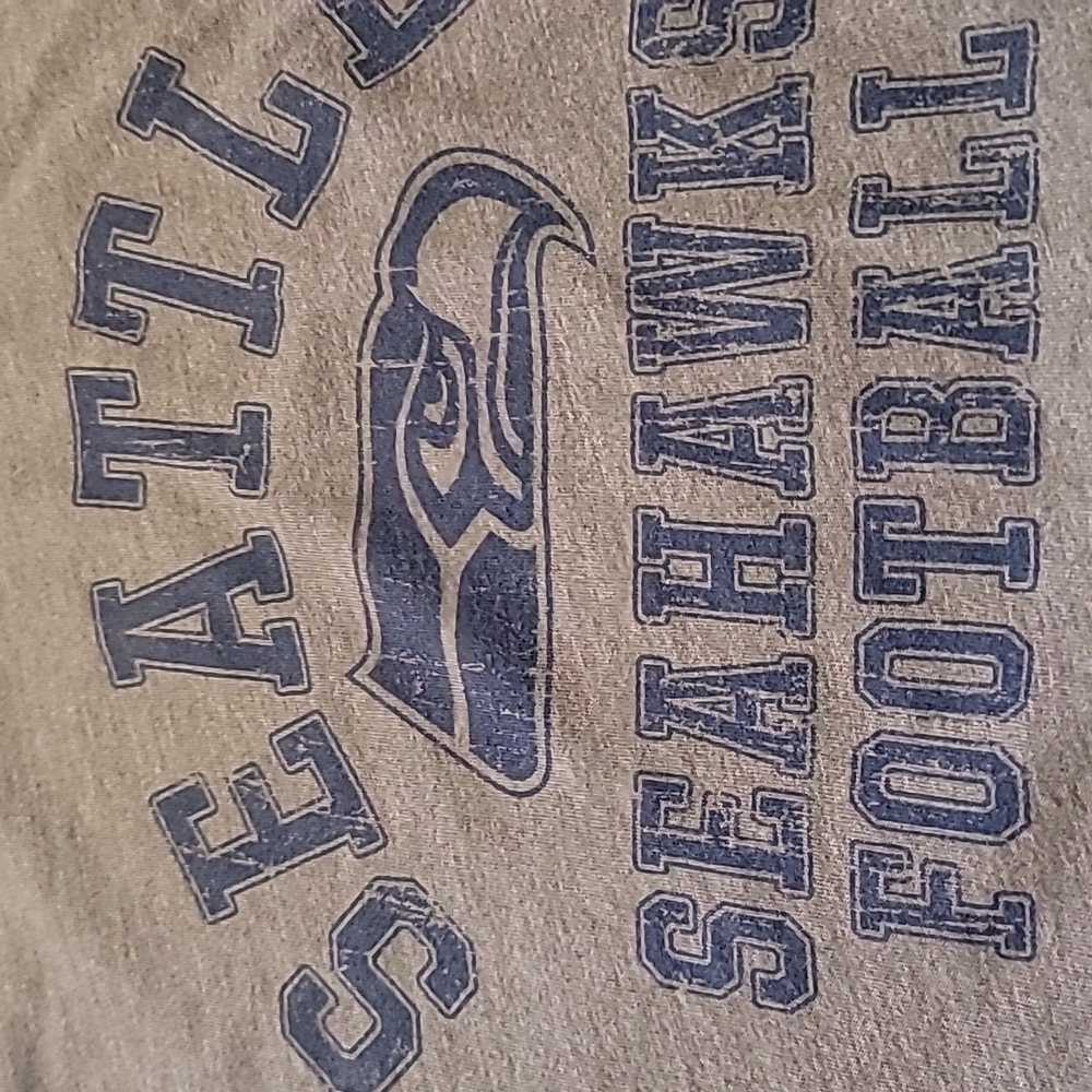 SEAHAWKS NFL TEAM Apparel Size Large Grey/Navy Tee Shirt